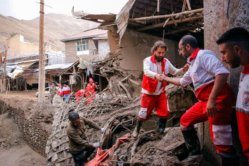 Banjir menewaskan sedikitnya 53 orang di Iran, tim penyelamat memburu yang hilang