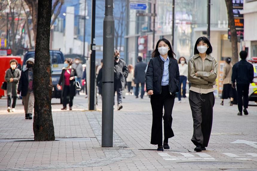 Korea Selatan akan mencabut sebagian besar pembatasan Covid-19 mulai minggu depan saat Omicron berkurang