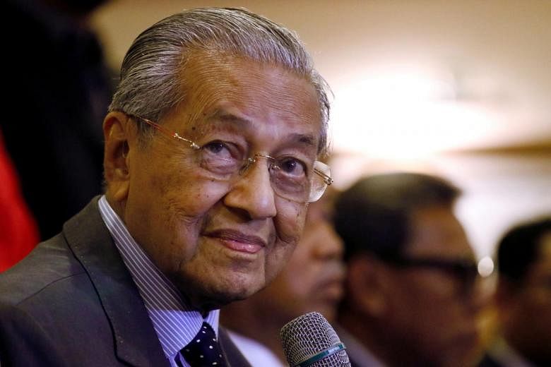 Para pemimpin oposisi Malaysia mendesak Mahathir untuk menjalani masa jabatan penuh meskipun berjanji untuk memberi jalan bagi Anwar