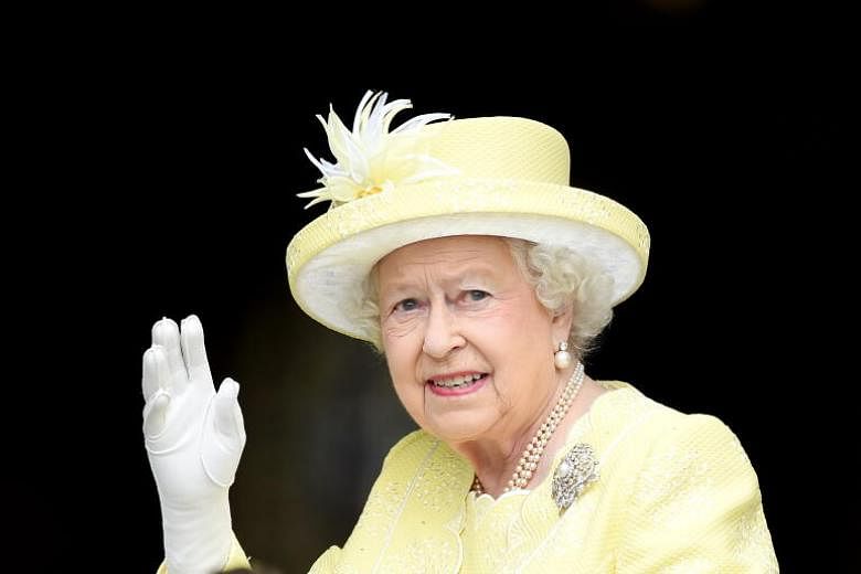 Ratu Elizabeth II membatalkan pertunangan karena gejala Covid-19