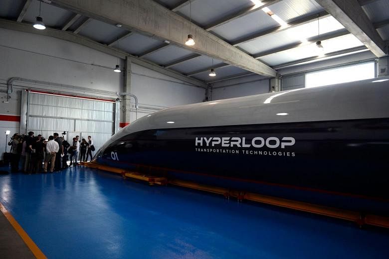 Virgin Hyperloop membawa penumpang untuk pertama kalinya dalam uji coba 500m