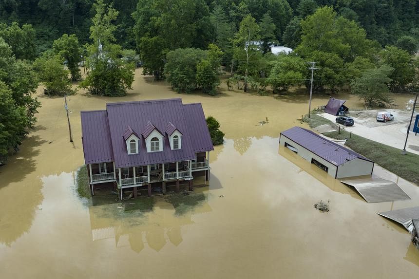 ‘Kami butuh bantuan’: Korban tewas meningkat dalam banjir Kentucky yang menghancurkan