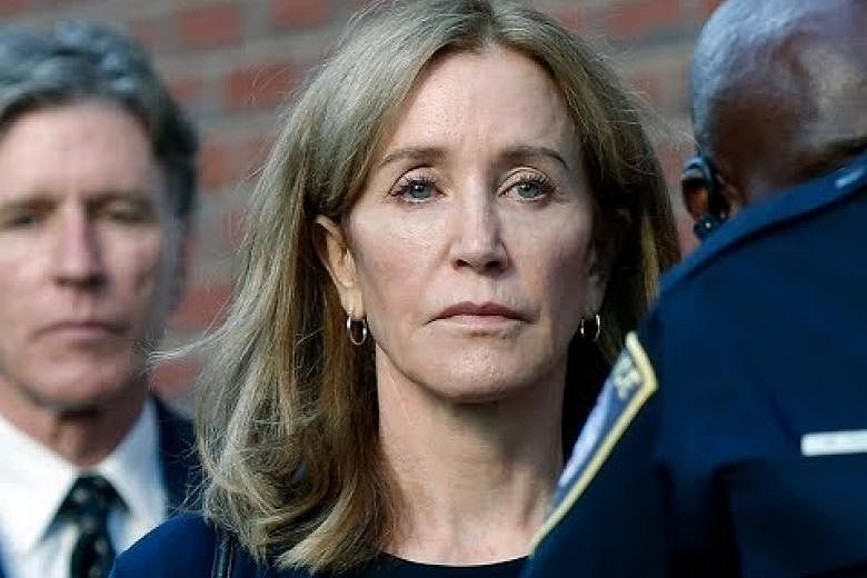 Aktris Felicity Huffman mendapat hukuman 14 hari dalam skandal penerimaan perguruan tinggi AS