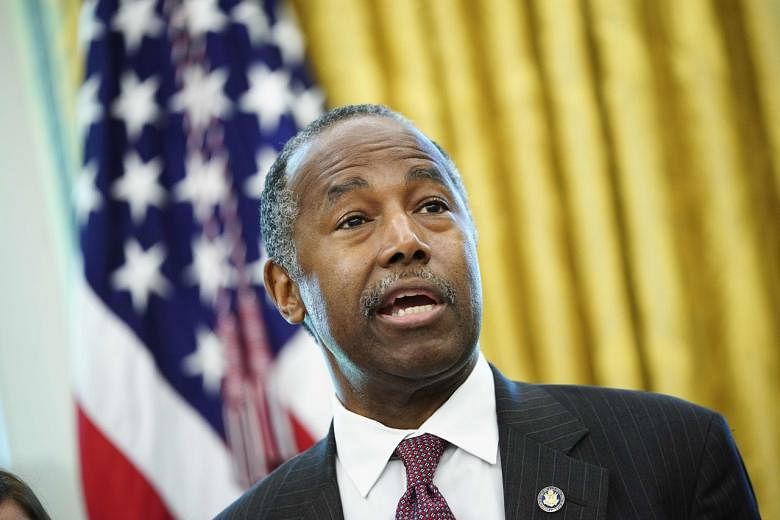 Covid-19 menjerat menteri perumahan Trump Ben Carson dan ajudannya menantang kekalahan pemilu