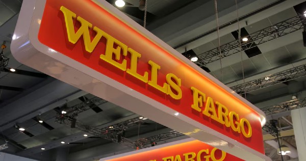 Pramuniaga obligasi Wells Fargo menggugat tempat kerja ‘seksis tanpa penyesalan’, World News