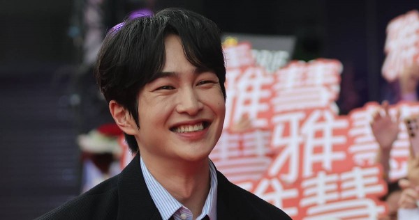 ‘Saya tidak akan berhenti menantang diri saya sendiri’: Onew SHINee membuat penampilan publik pertama dalam 10 bulan di Star Awards 2024, Entertainment News