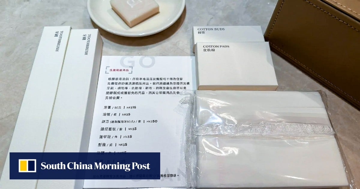 Turis China Daratan di Hong Kong mengeluh tentang biaya hotel untuk perlengkapan mandi yang dikemas dalam plastik setelah larangan barang sekali pakai mulai berlaku