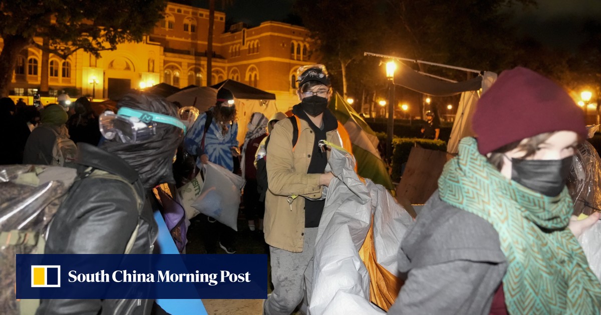 Pengunjuk rasa perang Gaa meninggalkan University of Southern California setelah polisi tiba