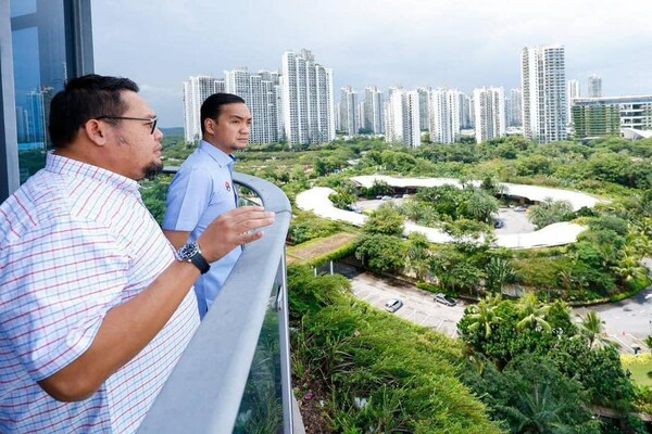 Menteri Chef Johor Onn Hafiz mengunjungi Forest City